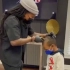 这位理发师把理发变成了游戏来帮助一个患有自闭症的小男孩！