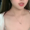 女大学生在宿舍