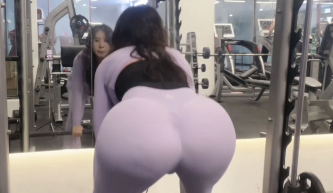 Gym hard pull deep squat hip and leg workout