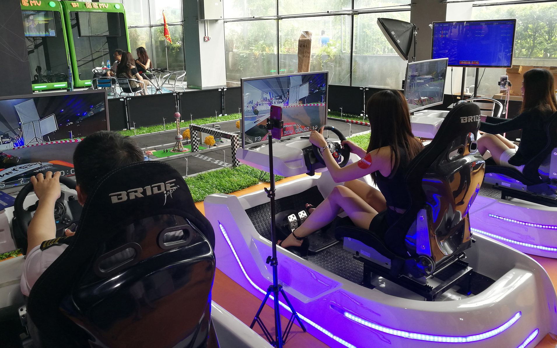 AR实景赛车 AR多人联机驾驶体验 美女体验AR设备 VR主题公园项目_全影汇VRway