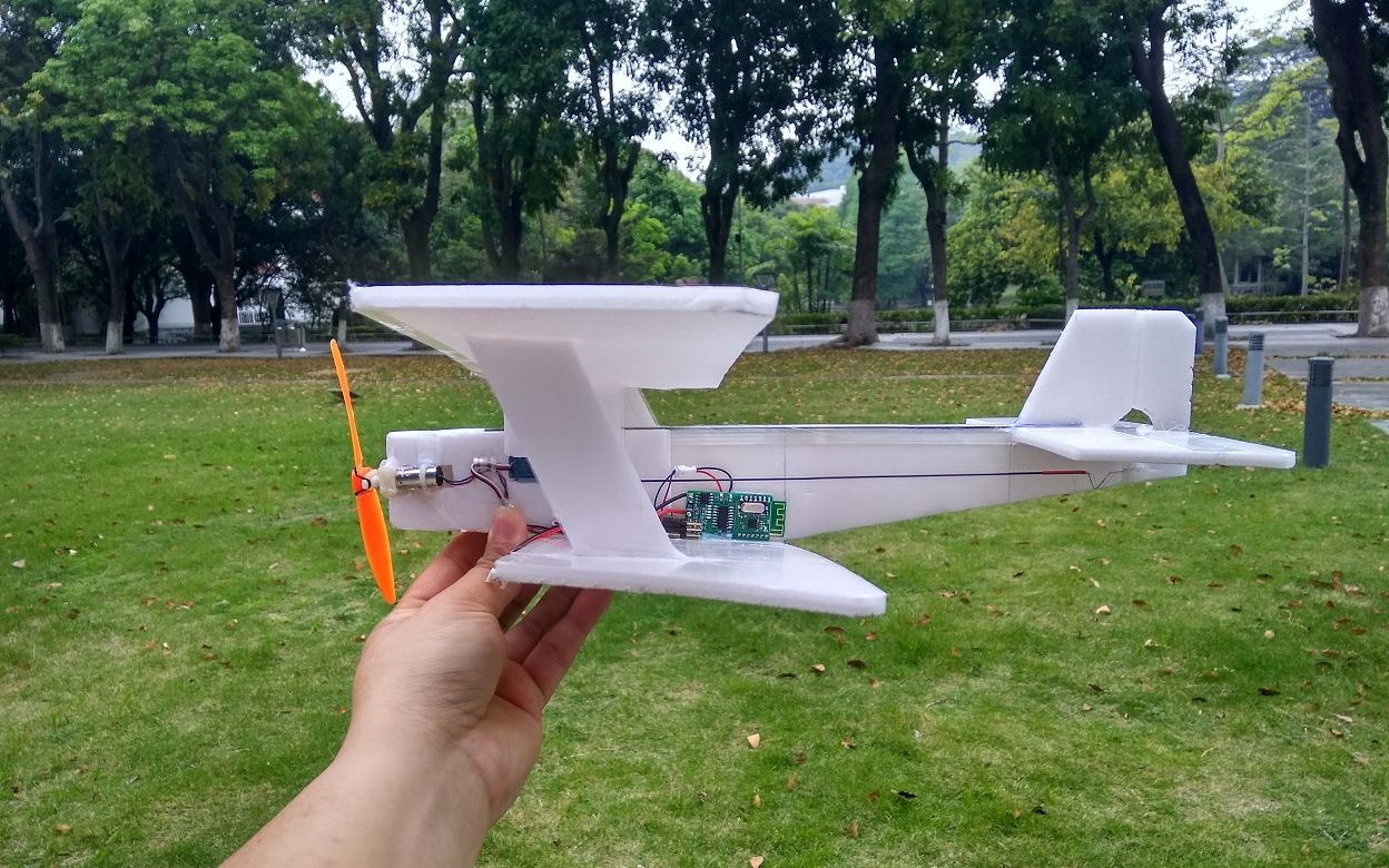 【微型航模】简单易制作的“新手乐2号”平板翼型双翼机