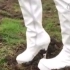 白靴踩泥