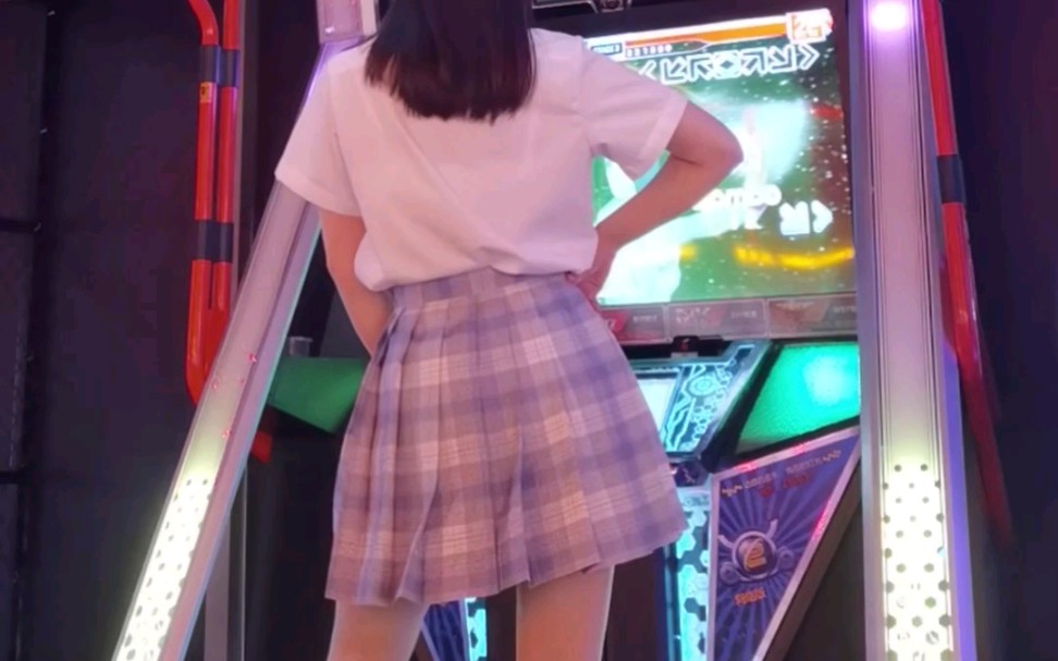 Why oh why - Li Zixuan on the dance machine [E Dance to Fame]