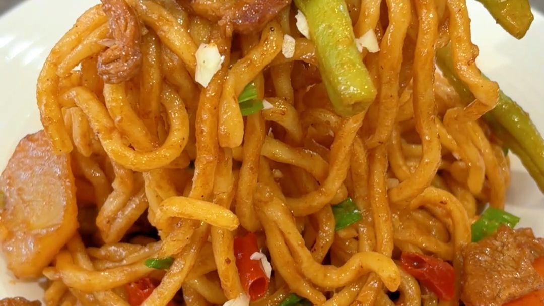 只用电饭锅就能搞定的豆角焖面 再也不用担心掌握不好火候啦