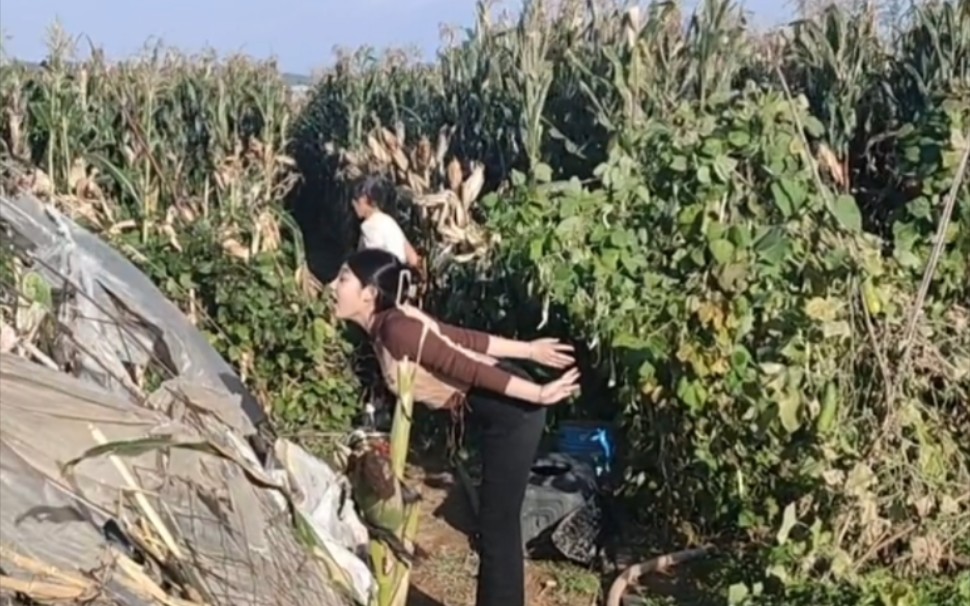 I can't believe this woman went to kindergarten.