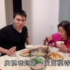 儿子创业，63岁的老妈第一次当模特直播，卖了不少衣服，今晚加菜