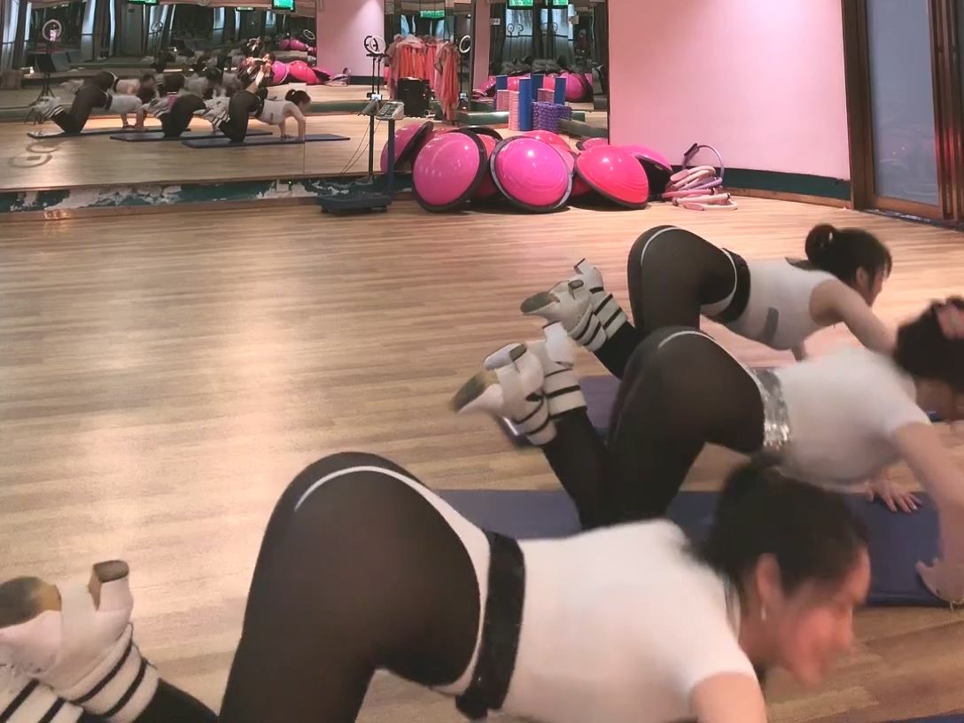 国内健身-HY-XJ-2024-04-09 白T+黑 YZ+XY GOOOOD D