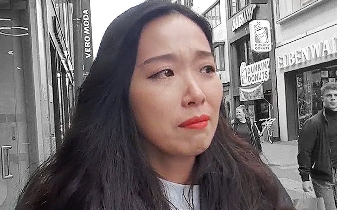 韩国女子在德国街头委屈到哭