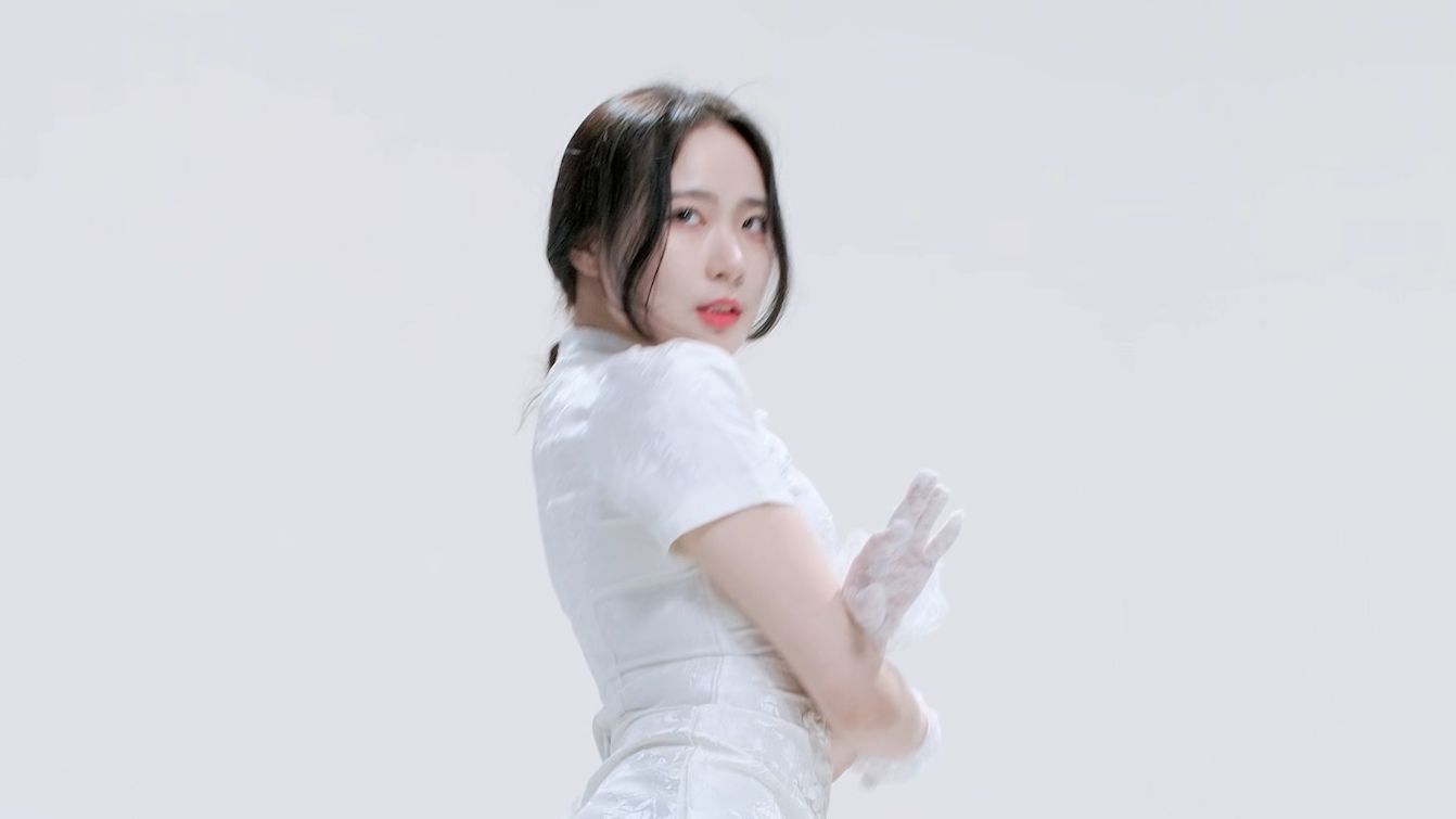 郑 仁 mini skirt 白旗袍