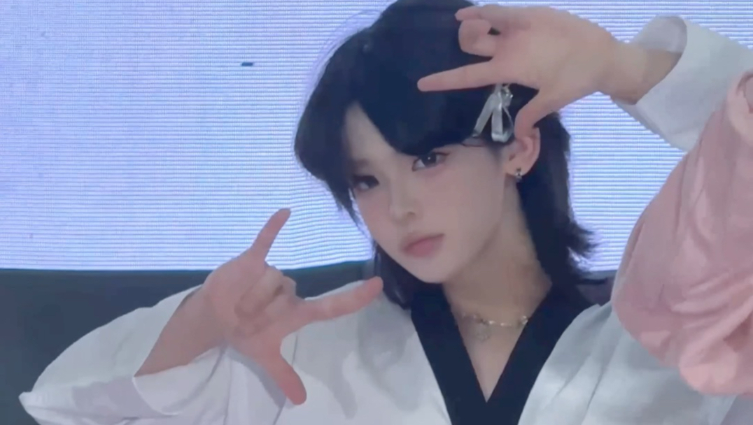 it’s me！！04男大路演illit《it’s me》卢玧我位！