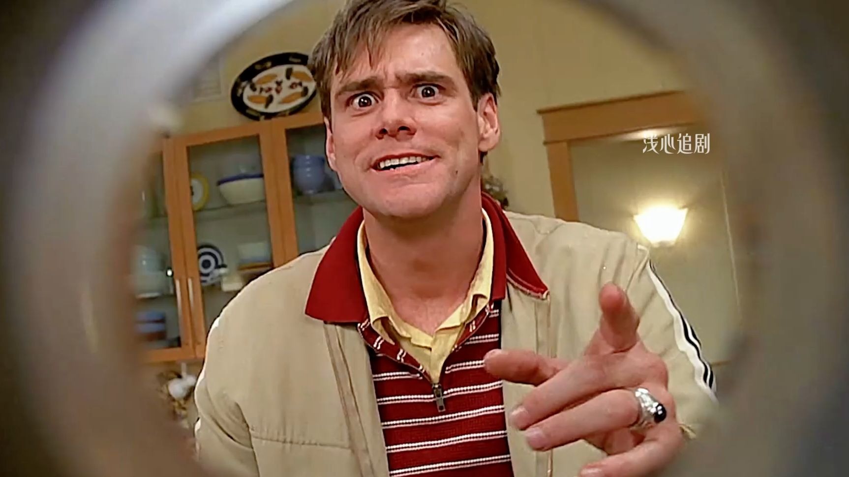 “这个世界是被设计好的，我们只是其中的一枚棋子”《楚门的世界》