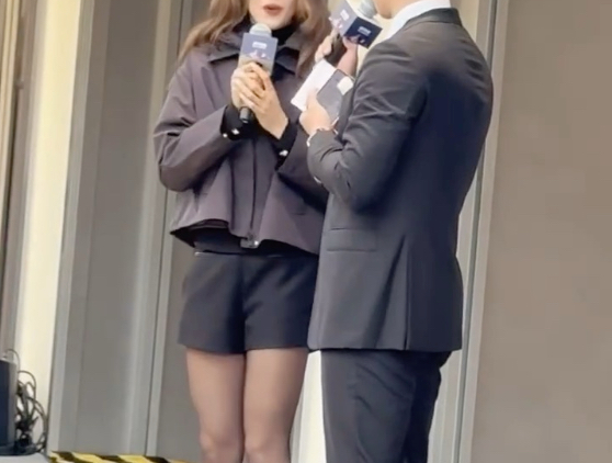 谷爱凌黑丝长靴参加波司登活动