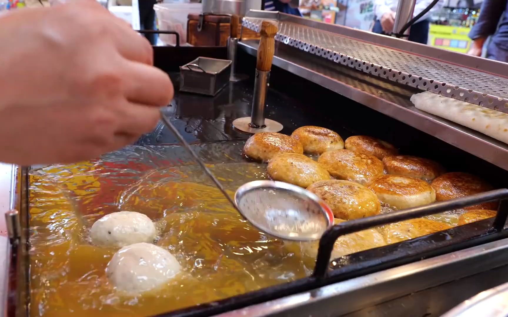 【韩国美食】韩国小吃店的制作过程！年糕、红薯条、鱼糕_哔哩哔哩_bilibili