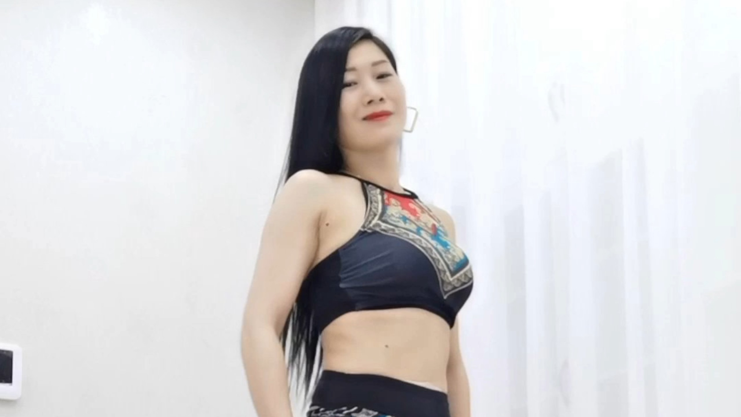 广场舞《朋友的酒》