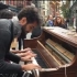 【路边钢琴】纽约街头情侣深情演绎四手联弹