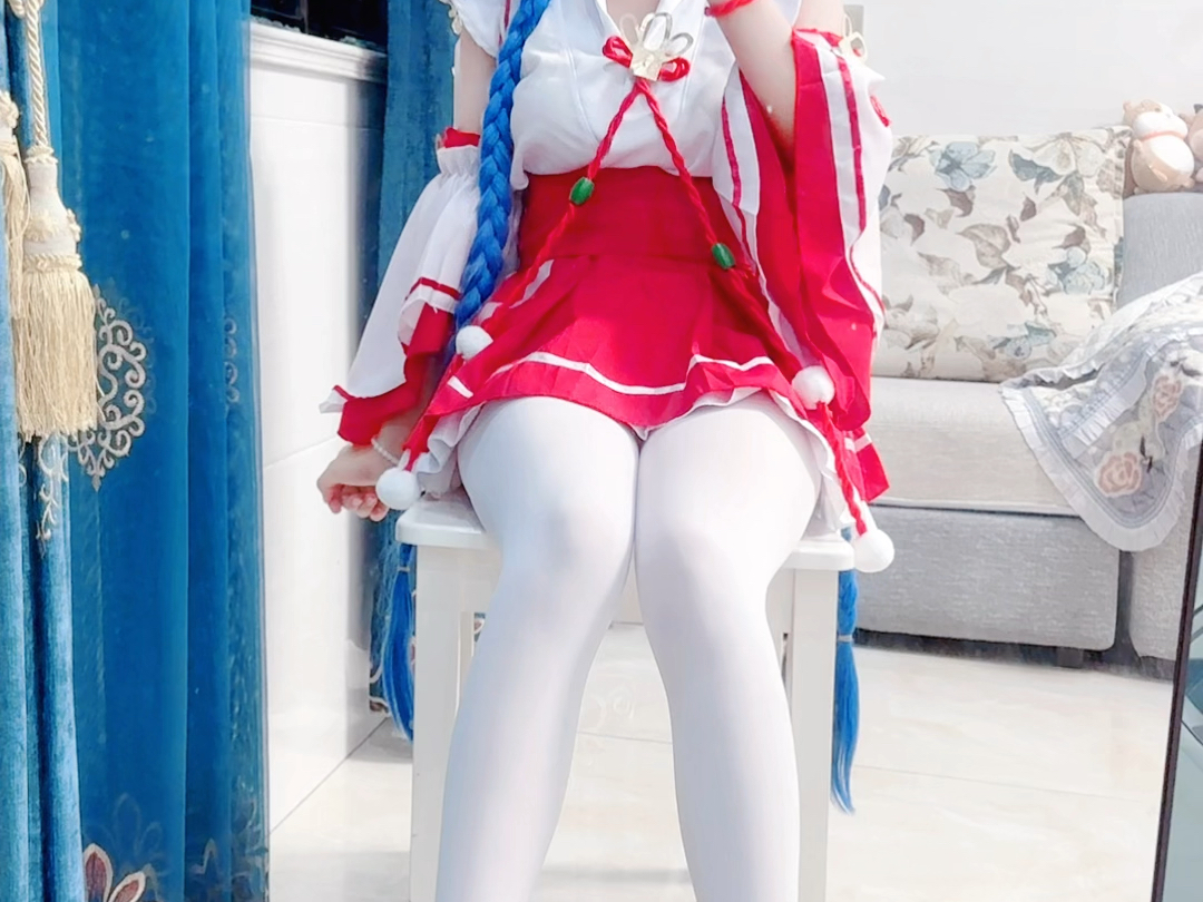 There are many obstacles in the way. Don't get separated from me.