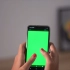 手机剪辑高清视频绿幕抠像素材美女玩手机