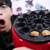 小伙花8000日元买了一个全自动章鱼烧机，完全不用自己动手！