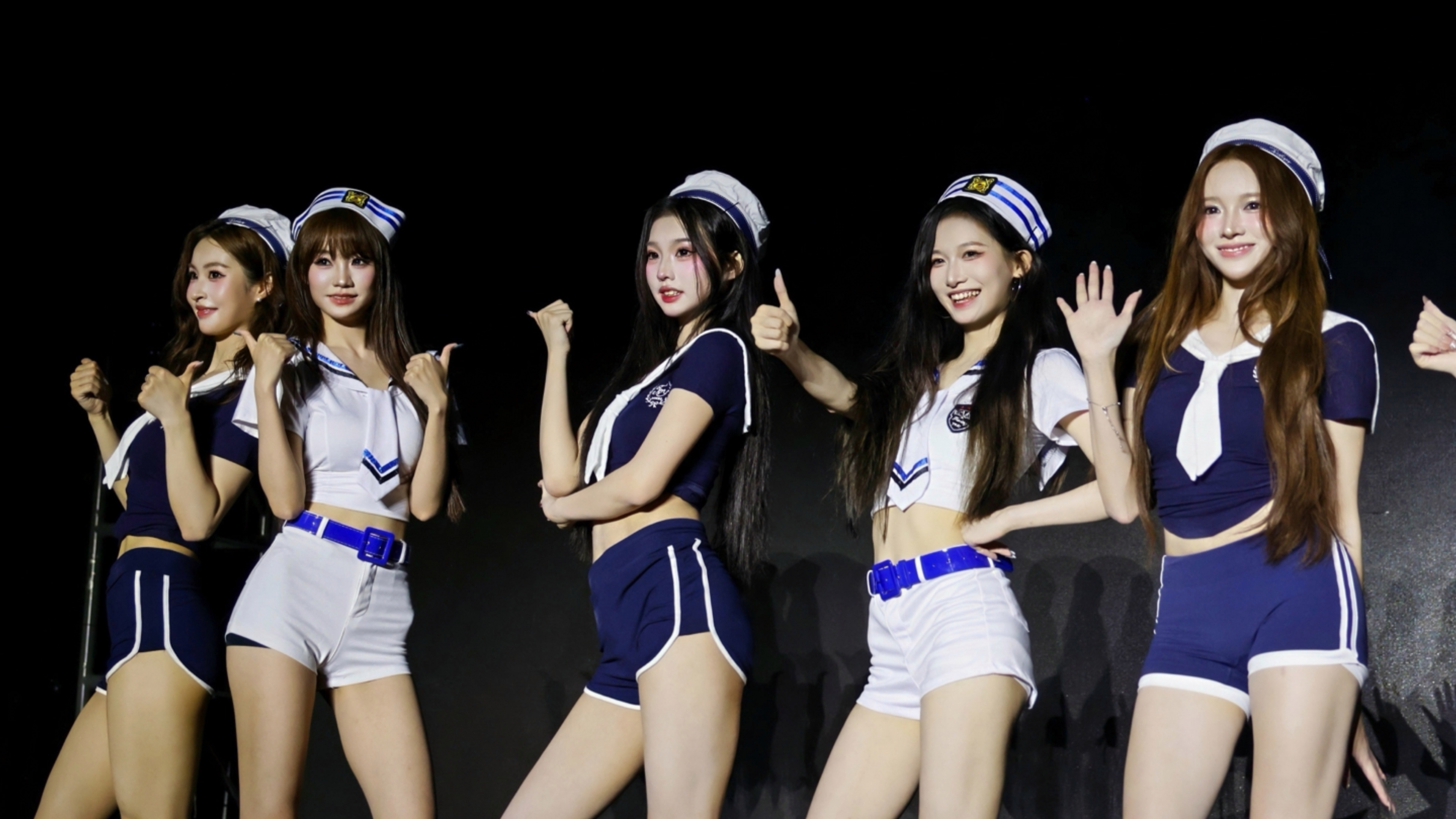一次性看够这么多美女！Tara-完全疯了翻跳孙子团十周年舞台