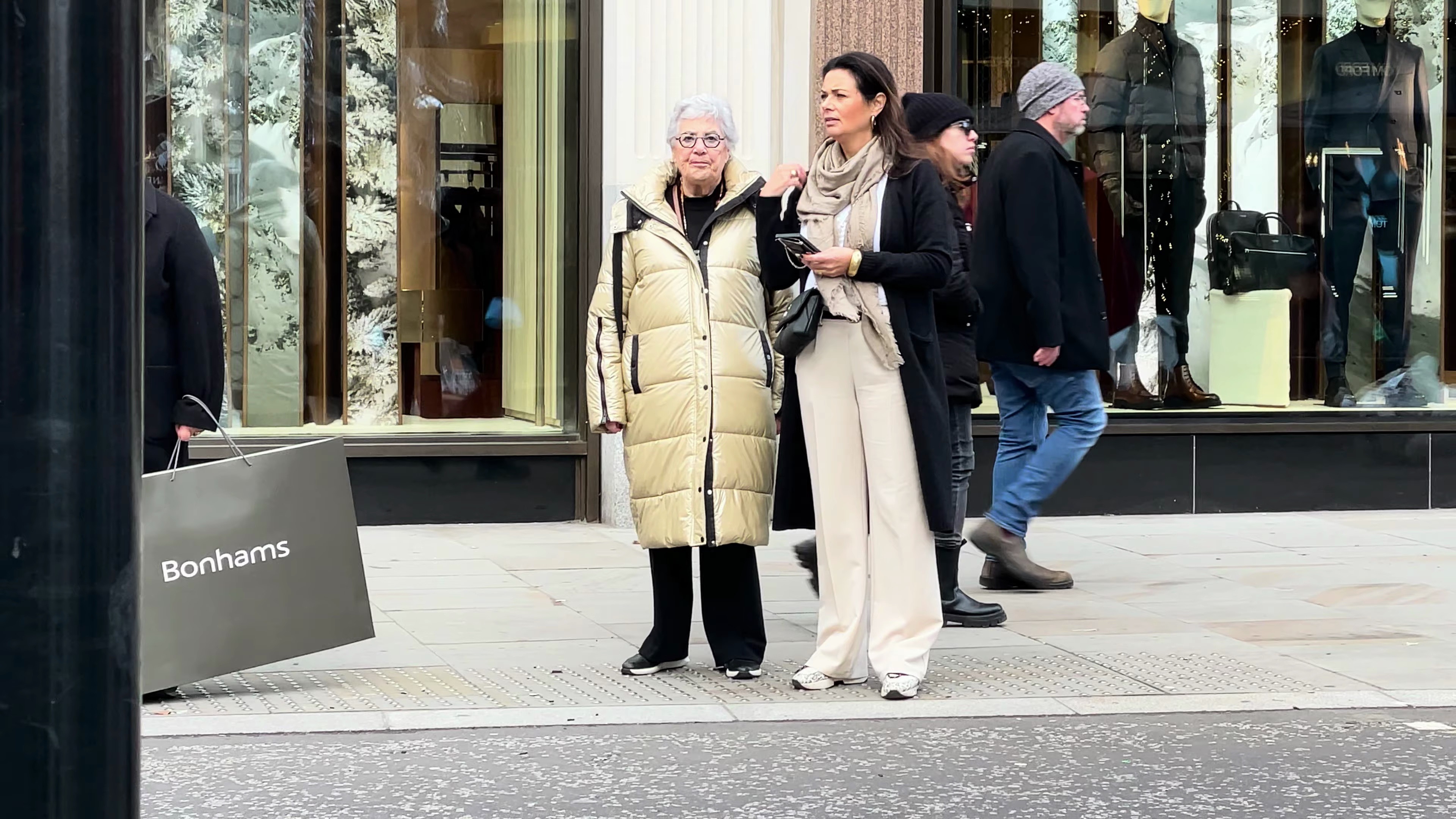 【伦敦穿搭】伦敦街头不同年龄段的路人都在如何精心的搭配自己的街头时尚
