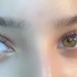 浅金色 light golden eyes