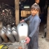 巴基斯坦工厂生产摩托车油箱过程