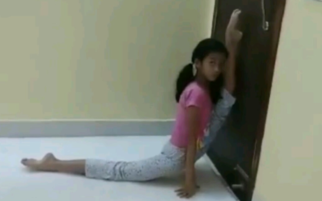 超级柔软的小女孩_哔哩哔哩 (゜-゜)つロ 干杯~-bilibili