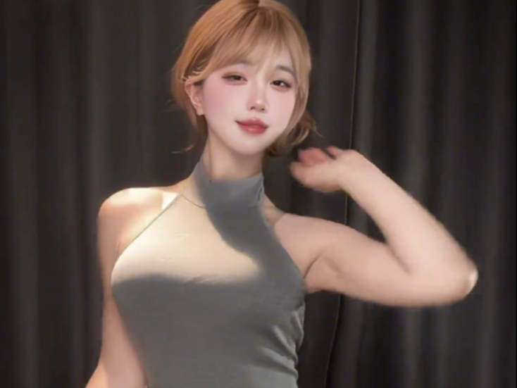 You don't ride? #Twist and turn #Carousel dance #Shake and shake #Sword and horse gesture dance