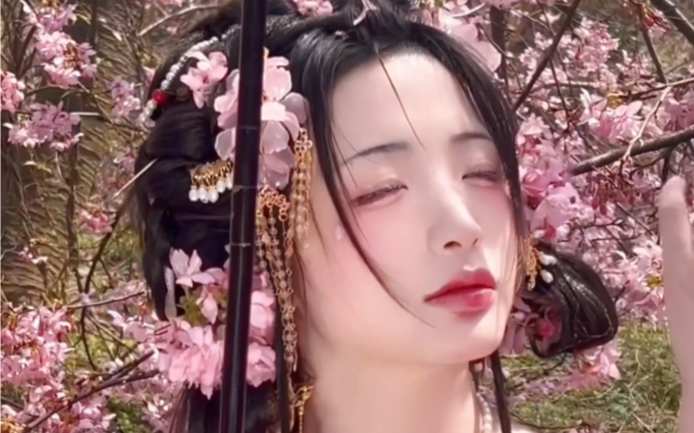 “往事流转在你眼眸”