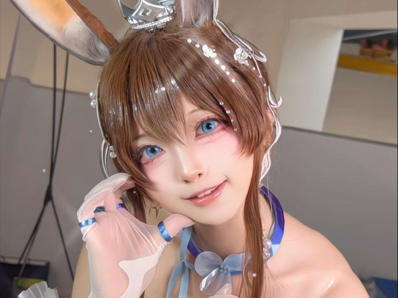 Missing Bunny came out of his cell phone