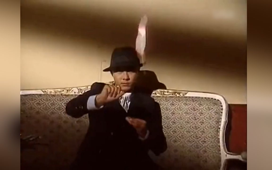 张卫健的这首《幸福糊涂虫》欢快好听，配上他潇洒的出场，太帅了