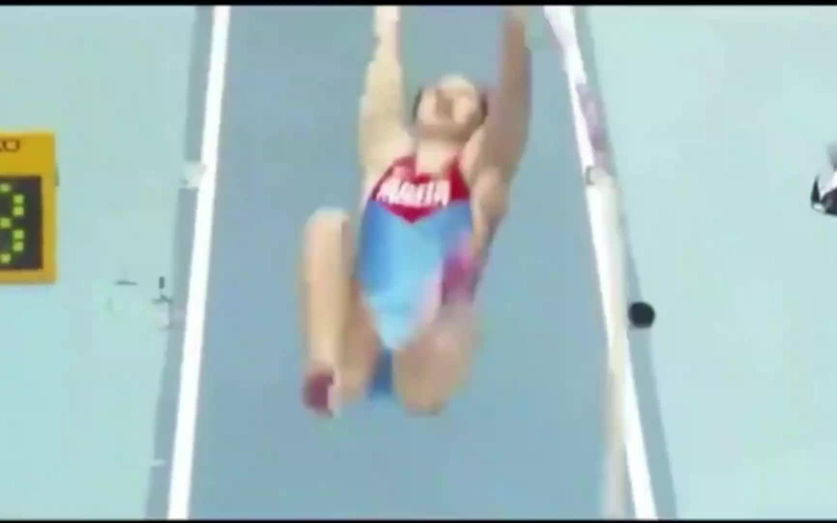 国外女子撑杆跳, 有些镜头看了不下十遍, 看完睡不着了