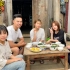 越南小粉姑娘请我们来她家做客，大家一起去抓鸭做饭和腊肉。