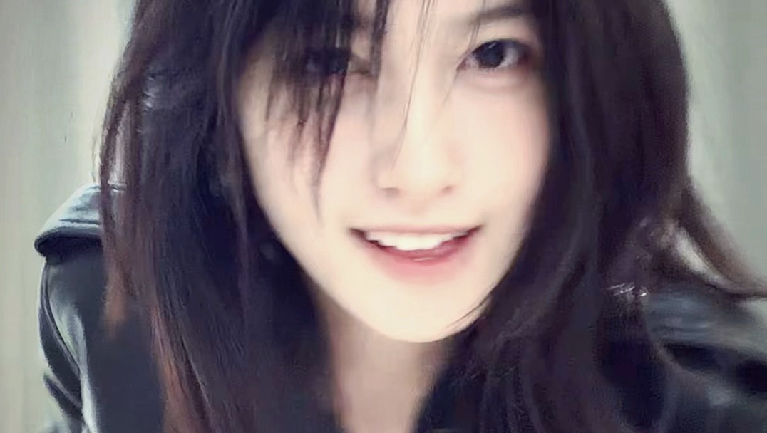 模仿一些男生顶胯