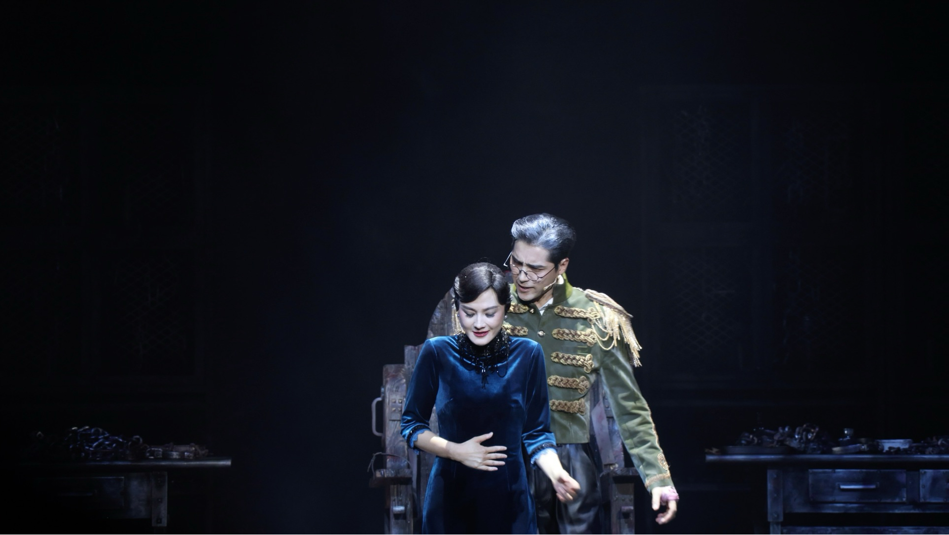 囚笼中洁白的信鸽