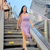 连衣裙女人丰满身材，太古里走拍展示个人魅力