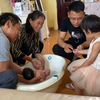 农村公婆给二宝洗澡，优优要用妹妹洗澡水吗？在家独宠地位下降了