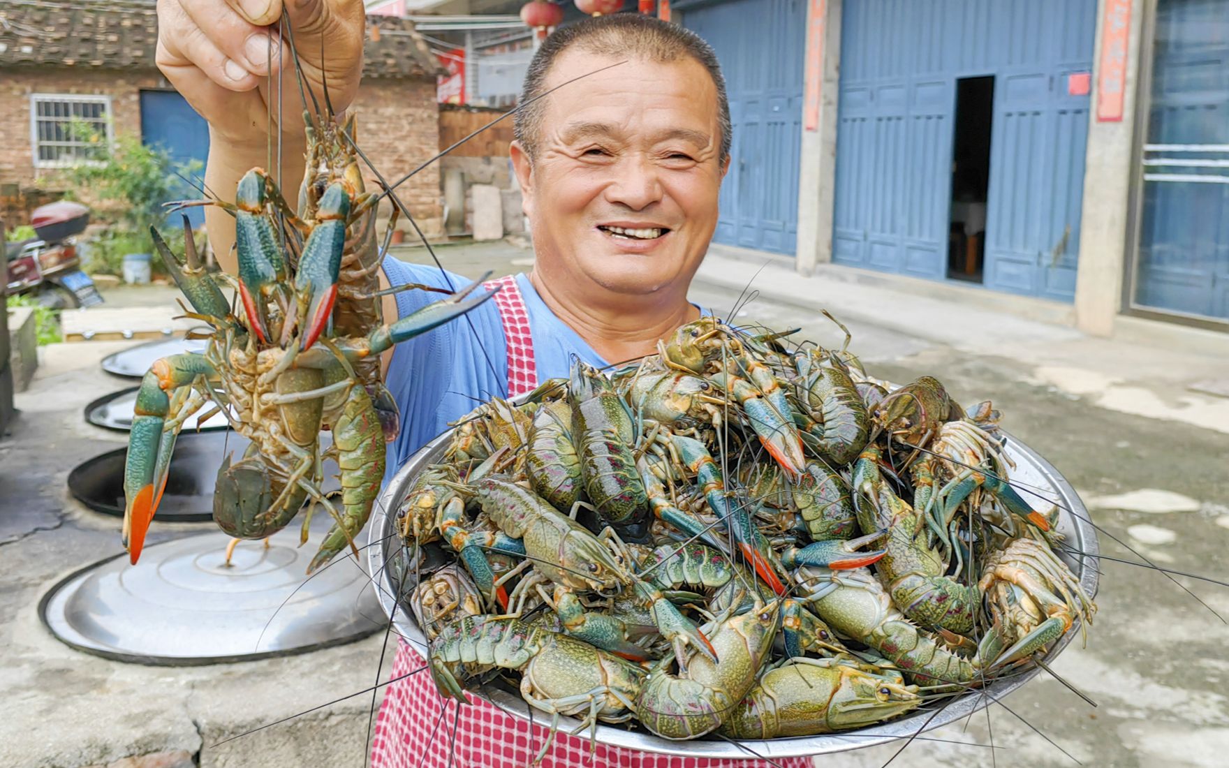 在法国赶海，蓝色龙虾比手臂长，做海鲜波奇饭美味 - 哔哩哔哩