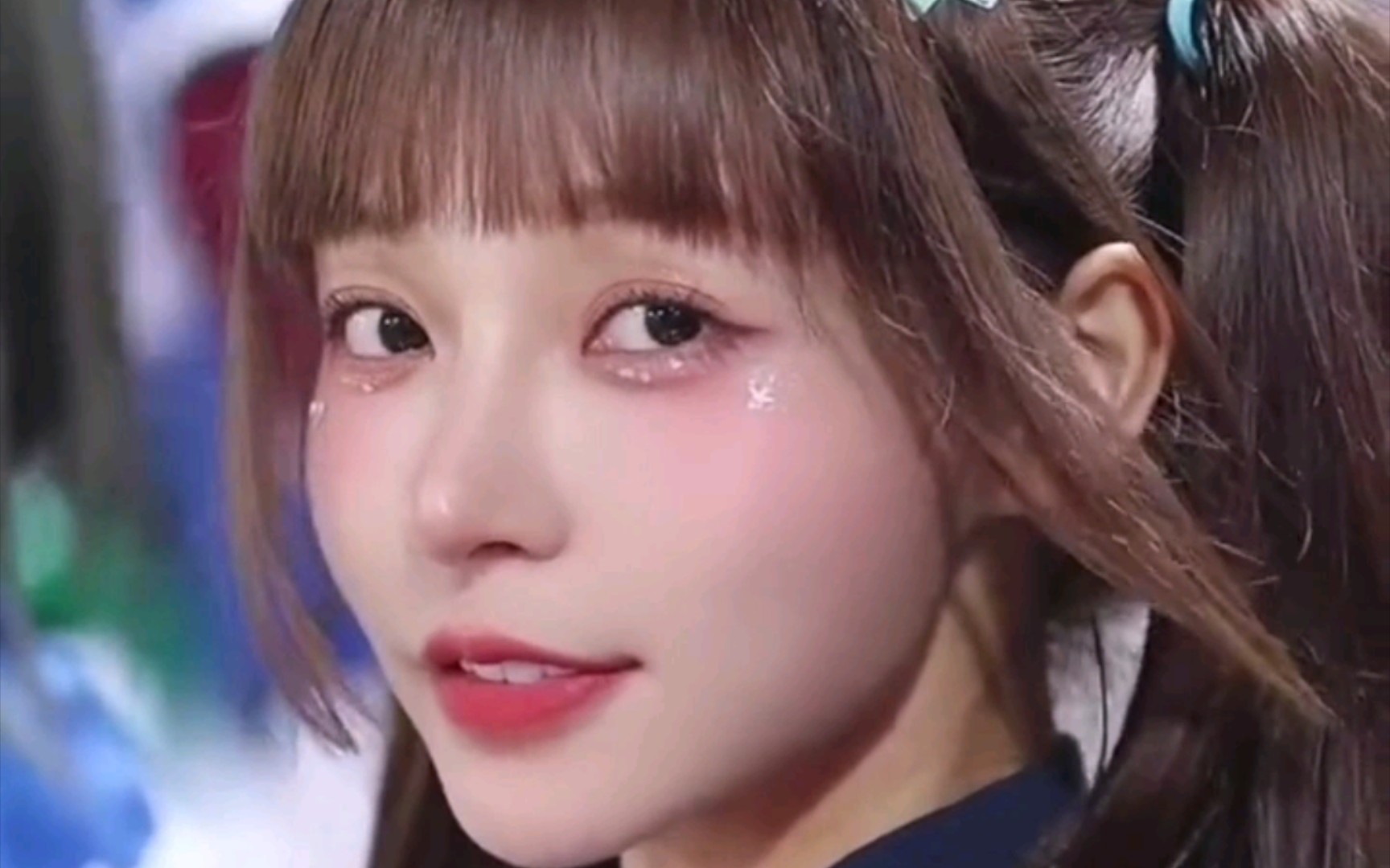 Look, a beautiful woman!