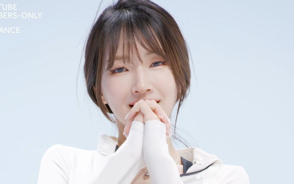 Roller Coaster Seo Young, White and Black