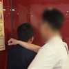 白衣男子突然闯进女厕还报警，被众网友点赞：下次遇到还会这么做
