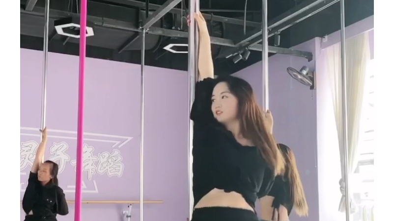 Dance Teacher Pole Dance Teaching