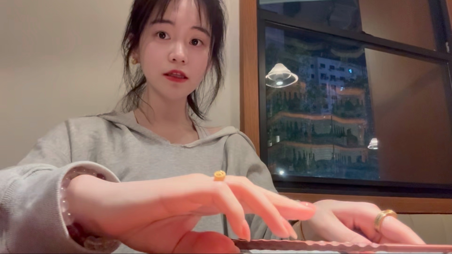 你的异地恋女友日常报备：早起排火烧云+逛街+医美水光+逛二奢仓+健身房+日式小酒馆