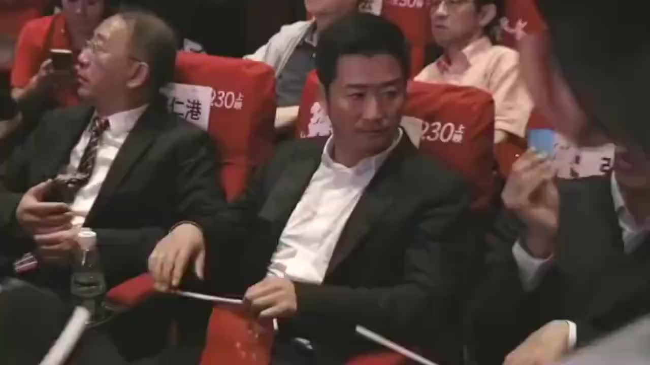 有人看过张译和吴京哥俩用吸油纸的视频吗