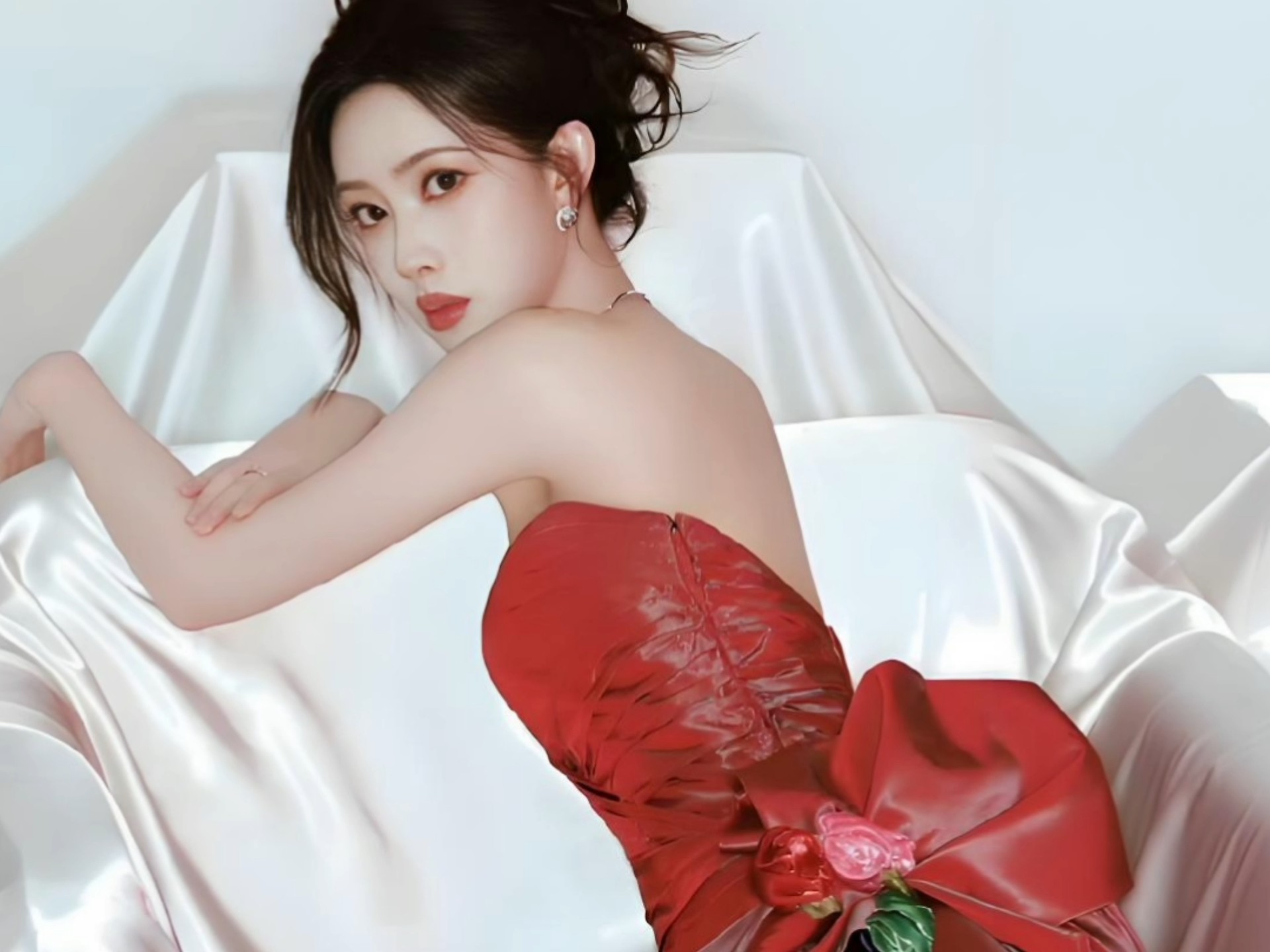 孟子义 梁洁礼服写真美照