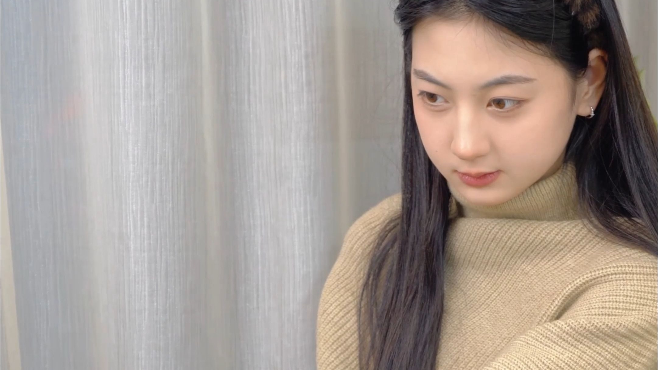 校花级女大，兼职模特约拍 时薪1k