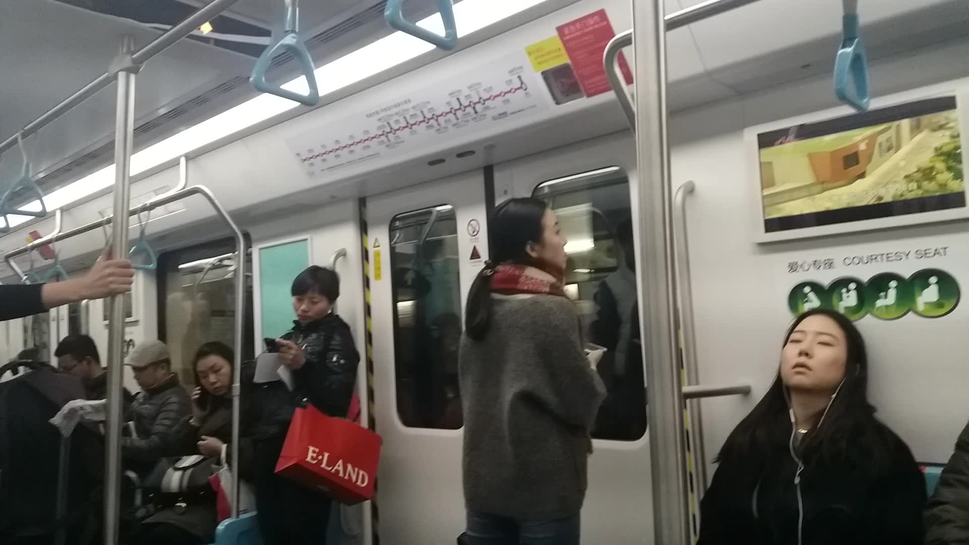 上海地铁1号线钢铁侠上海体育馆~徐家汇
