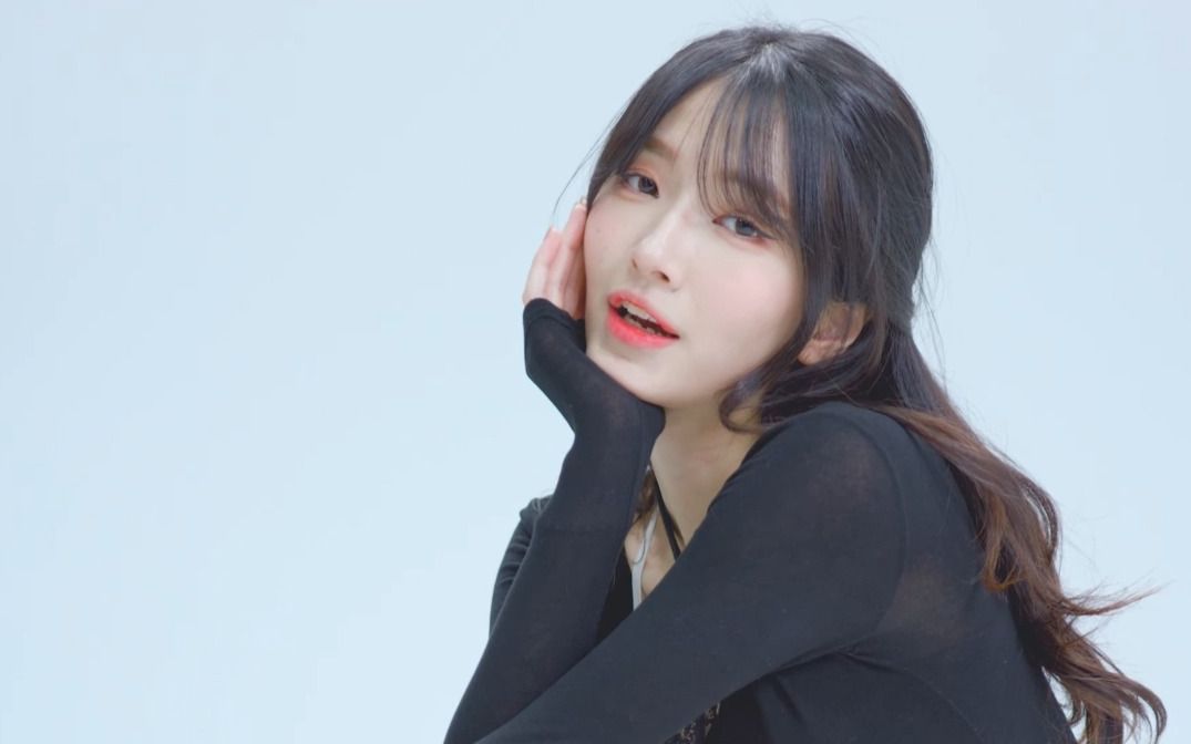 Red, Seo Young, Black.