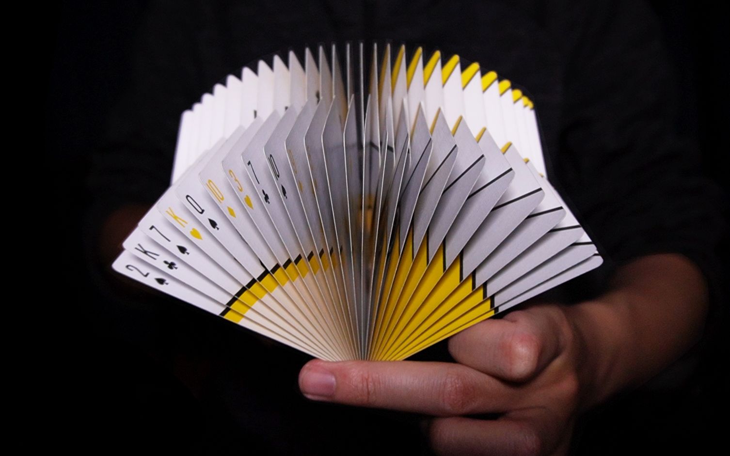 有手就能做！如何把一副扑克牌玩出花，Bloom纸牌开花教学