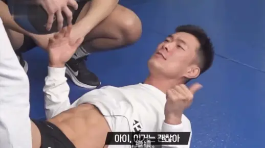 腹肌抗击打训练，四种虐腹方式差点弄哭陪练员